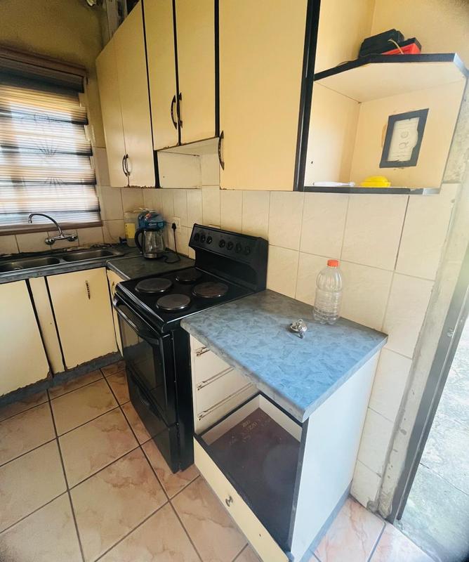 5 Bedroom Property for Sale in Umlazi KwaZulu-Natal