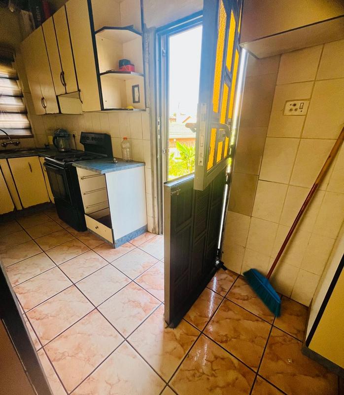 5 Bedroom Property for Sale in Umlazi KwaZulu-Natal