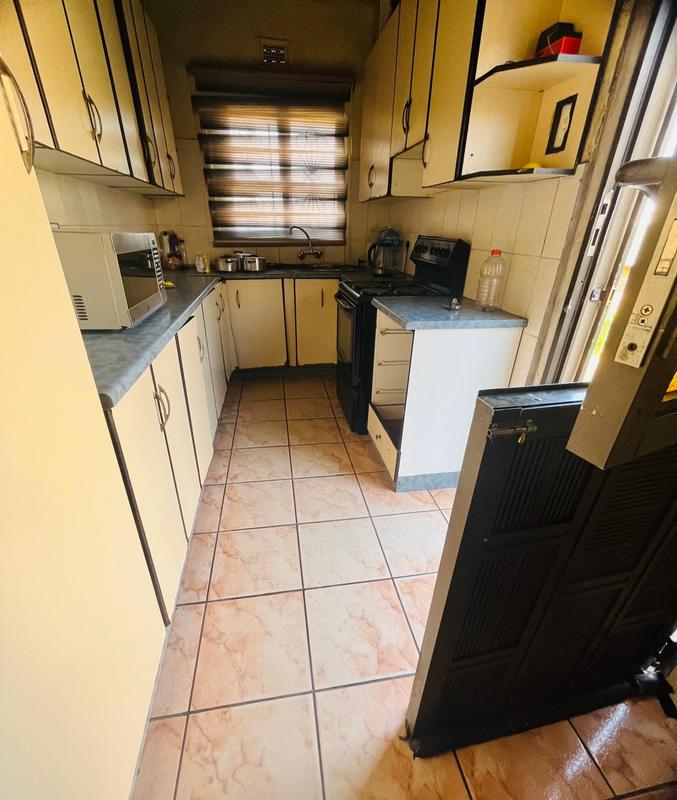 5 Bedroom Property for Sale in Umlazi KwaZulu-Natal