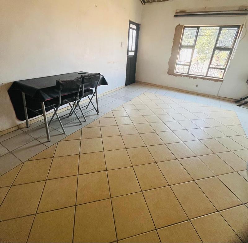 5 Bedroom Property for Sale in Umlazi KwaZulu-Natal