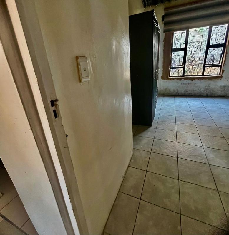 5 Bedroom Property for Sale in Umlazi KwaZulu-Natal