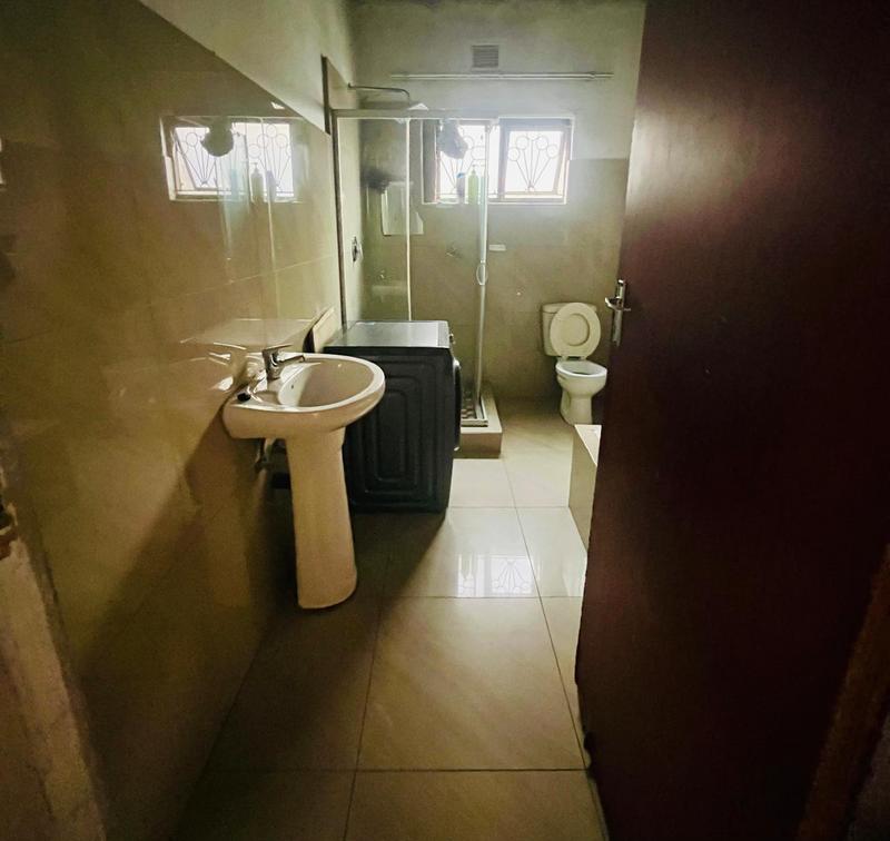 5 Bedroom Property for Sale in Umlazi KwaZulu-Natal