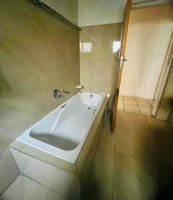 5 Bedroom Property for Sale in Umlazi KwaZulu-Natal