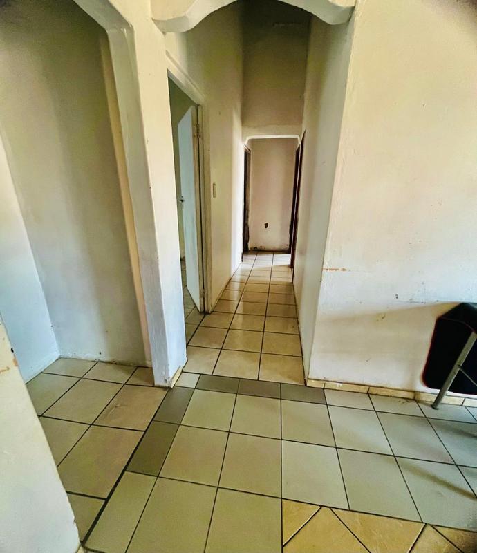 5 Bedroom Property for Sale in Umlazi KwaZulu-Natal