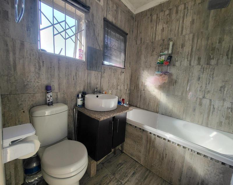 To Let 2 Bedroom Property for Rent in La Mercy KwaZulu-Natal