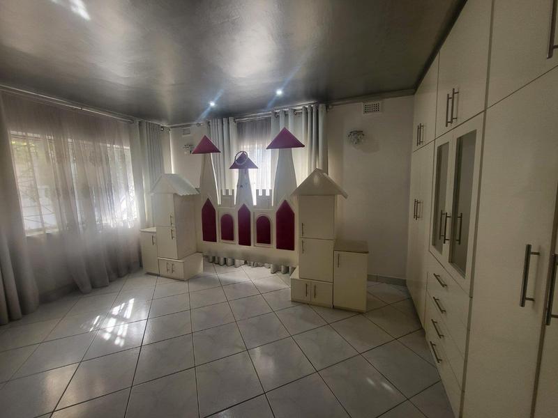 4 Bedroom Property for Sale in Southridge KwaZulu-Natal