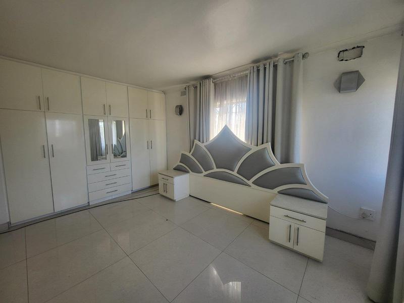4 Bedroom Property for Sale in Southridge KwaZulu-Natal
