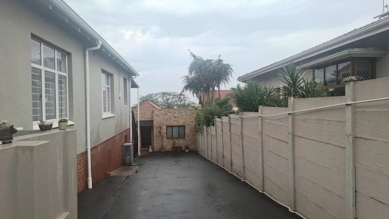 To Let 1 Bedroom Property for Rent in Glenwood KwaZulu-Natal