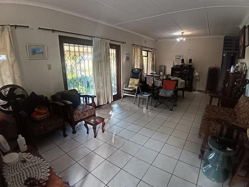 5 Bedroom Property for Sale in Hibberdene KwaZulu-Natal