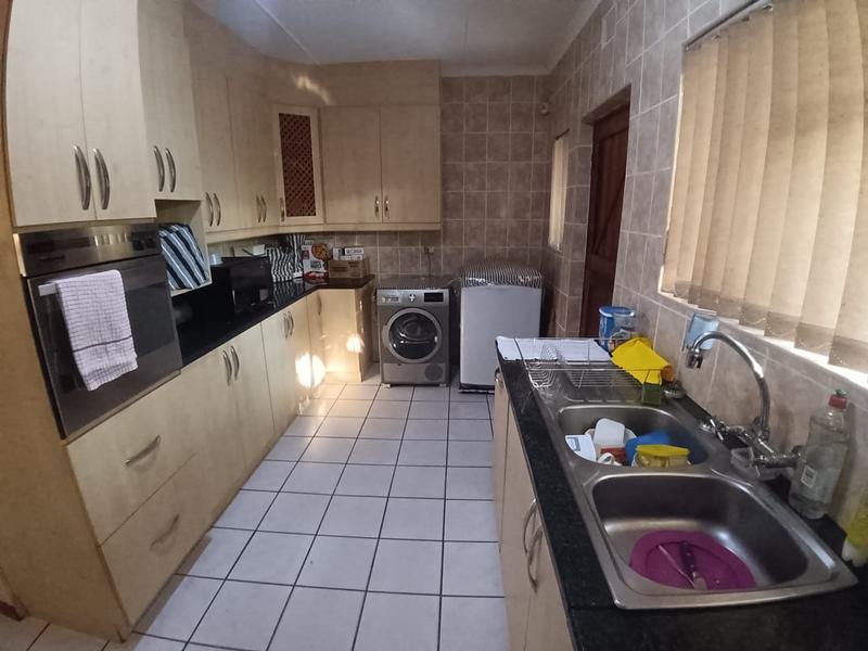 5 Bedroom Property for Sale in Hibberdene KwaZulu-Natal