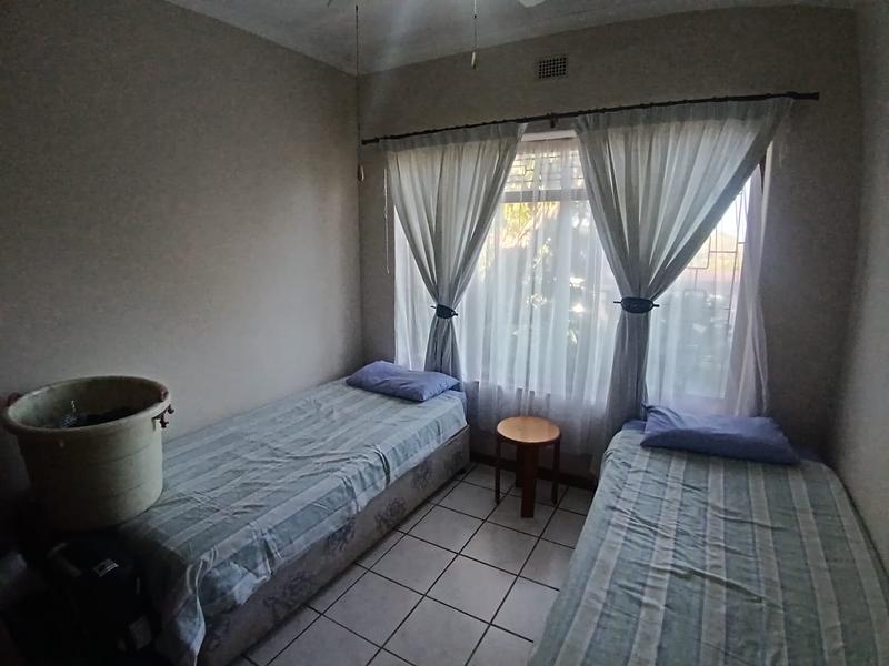 5 Bedroom Property for Sale in Hibberdene KwaZulu-Natal