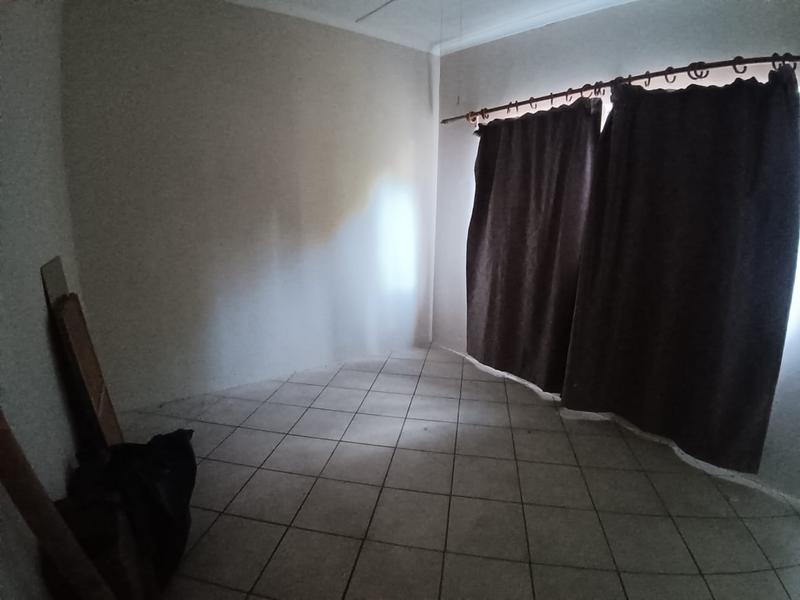 5 Bedroom Property for Sale in Hibberdene KwaZulu-Natal