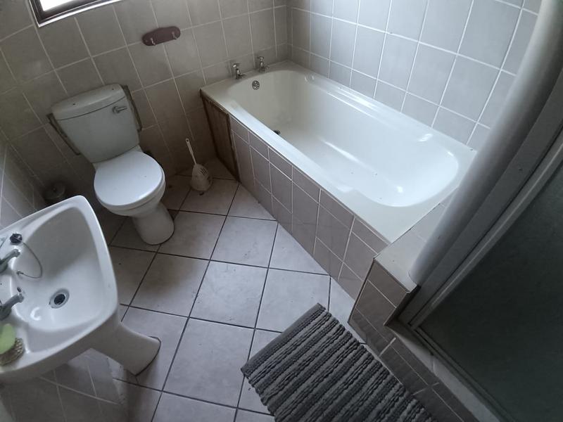 5 Bedroom Property for Sale in Hibberdene KwaZulu-Natal