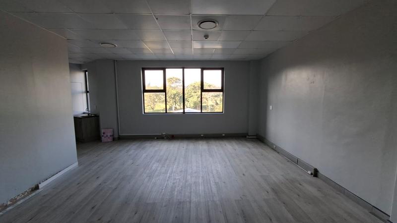 To Let Commercial Property for Rent in Meer En See KwaZulu-Natal