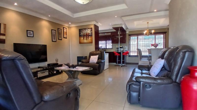 3 Bedroom Property for Sale in Montclair KwaZulu-Natal