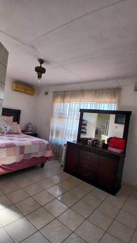 3 Bedroom Property for Sale in Montclair KwaZulu-Natal