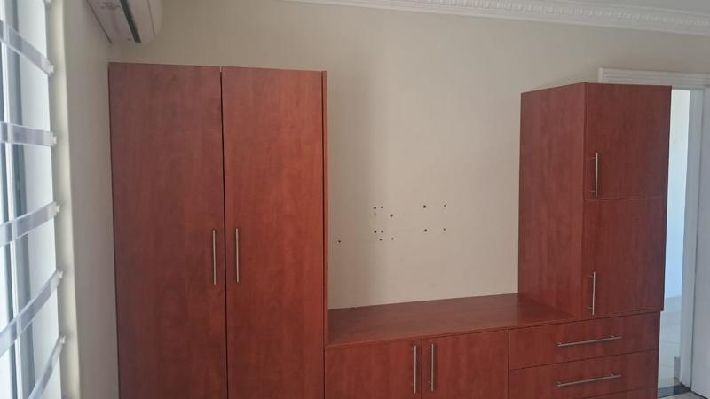 1 Bedroom Property for Sale in Point Waterfront KwaZulu-Natal