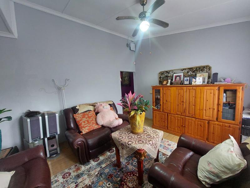 7 Bedroom Property for Sale in Uvongo KwaZulu-Natal