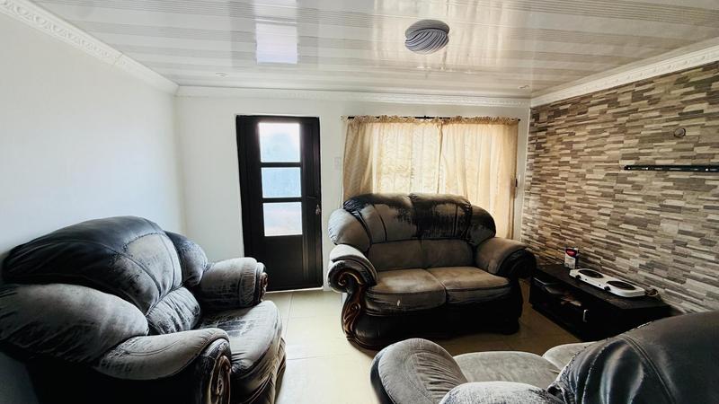To Let 2 Bedroom Property for Rent in Kwamashu KwaZulu-Natal