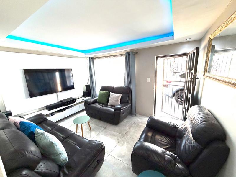 2 Bedroom Property for Sale in Umlazi KwaZulu-Natal
