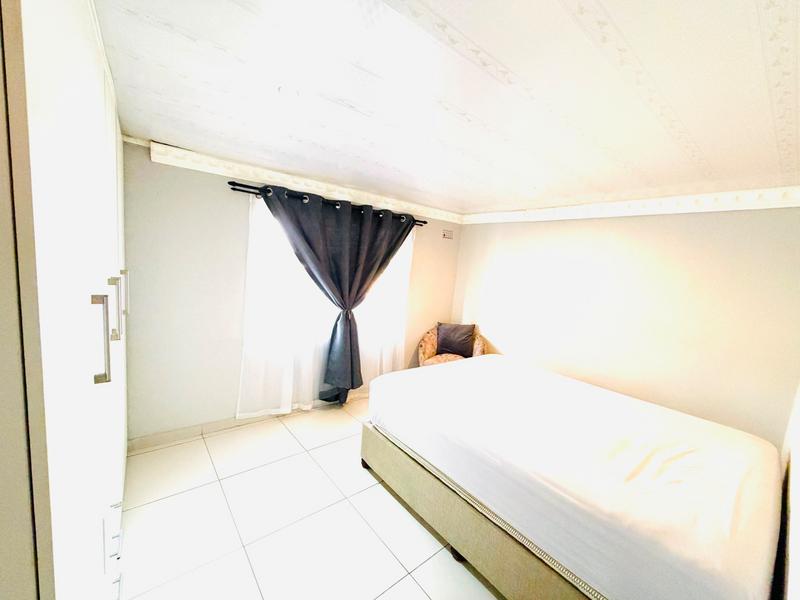 2 Bedroom Property for Sale in Umlazi KwaZulu-Natal