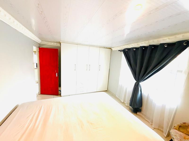 2 Bedroom Property for Sale in Umlazi KwaZulu-Natal