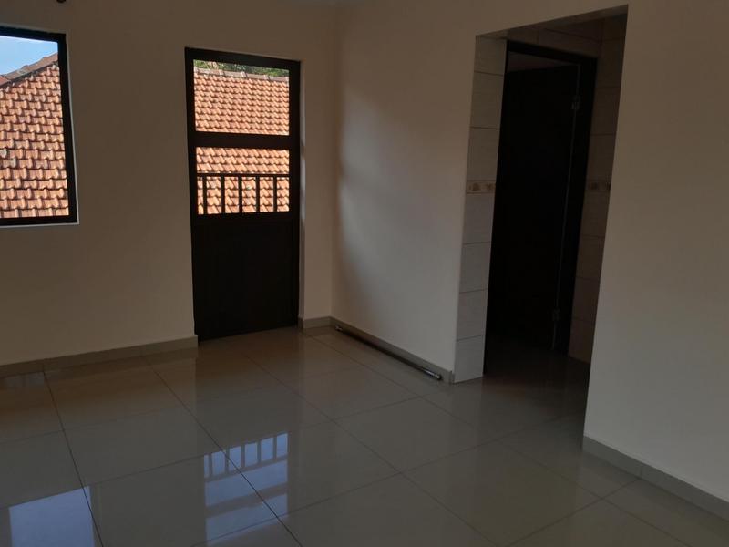To Let 4 Bedroom Property for Rent in Essenwood KwaZulu-Natal