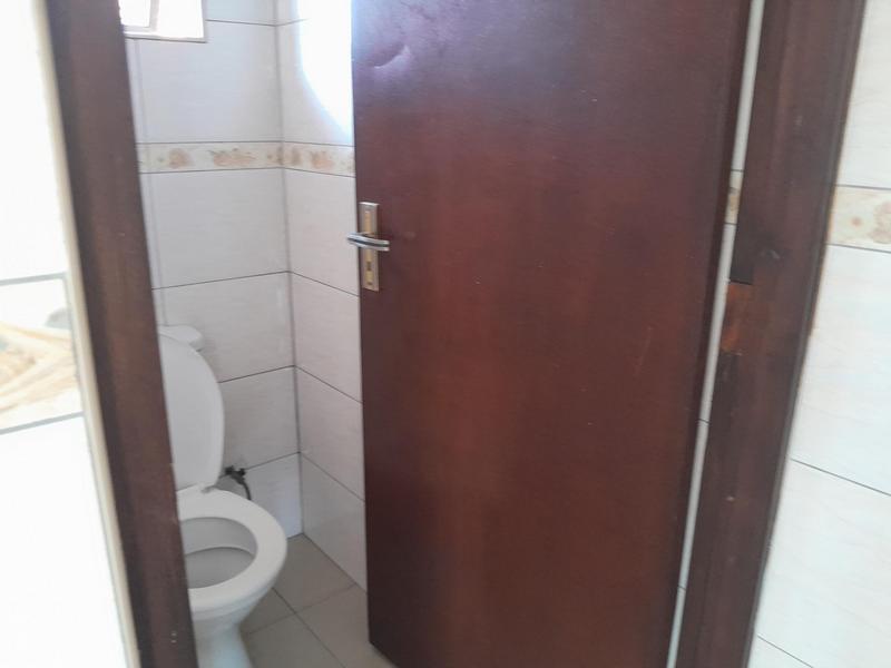 To Let 4 Bedroom Property for Rent in Essenwood KwaZulu-Natal