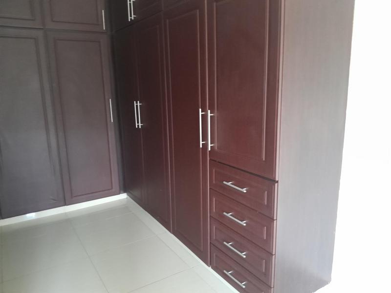 To Let 4 Bedroom Property for Rent in Essenwood KwaZulu-Natal