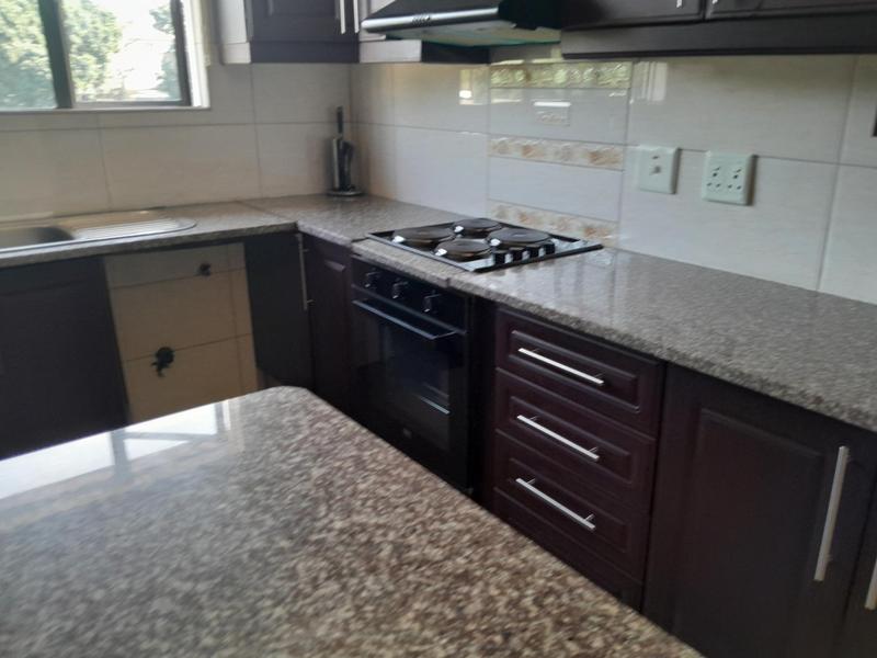 To Let 4 Bedroom Property for Rent in Essenwood KwaZulu-Natal