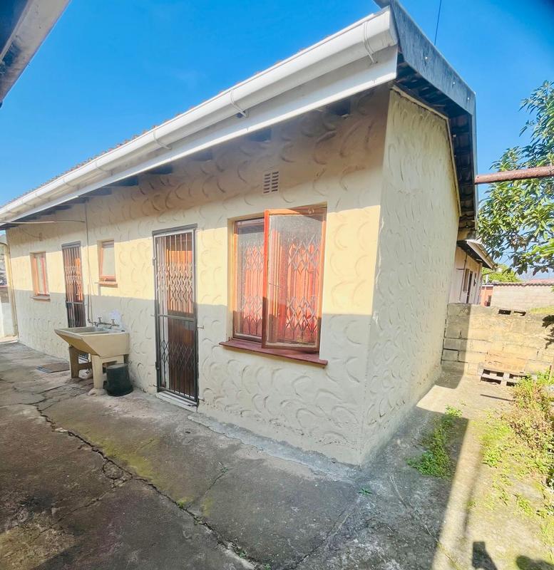 5 Bedroom Property for Sale in Umlazi KwaZulu-Natal