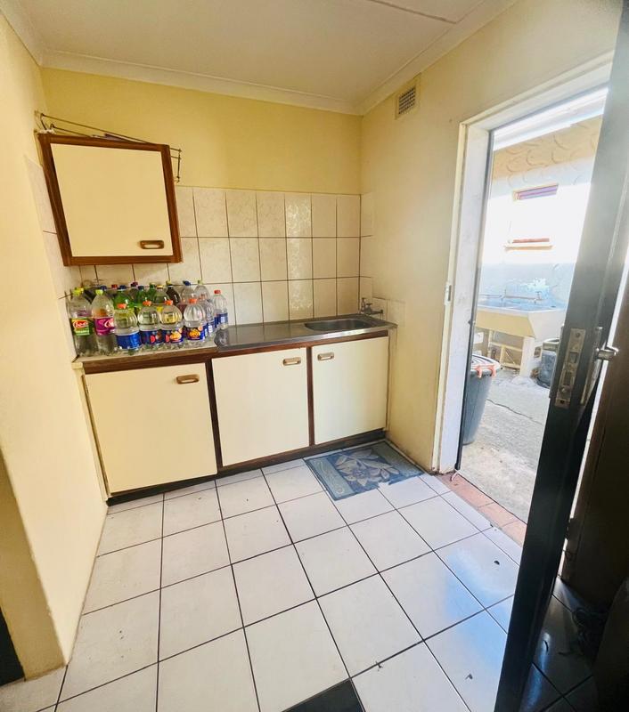 5 Bedroom Property for Sale in Umlazi KwaZulu-Natal