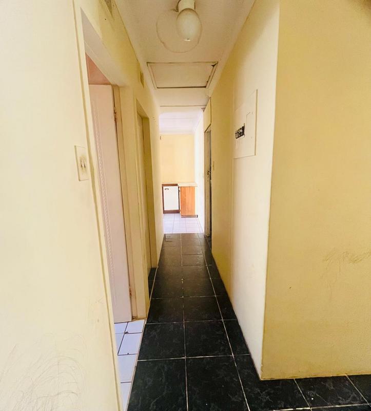 5 Bedroom Property for Sale in Umlazi KwaZulu-Natal