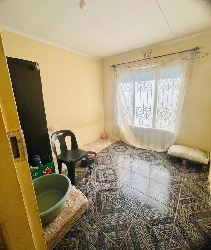 5 Bedroom Property for Sale in Umlazi KwaZulu-Natal