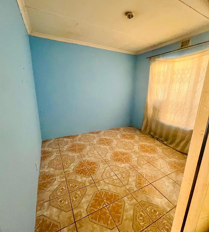 5 Bedroom Property for Sale in Umlazi KwaZulu-Natal