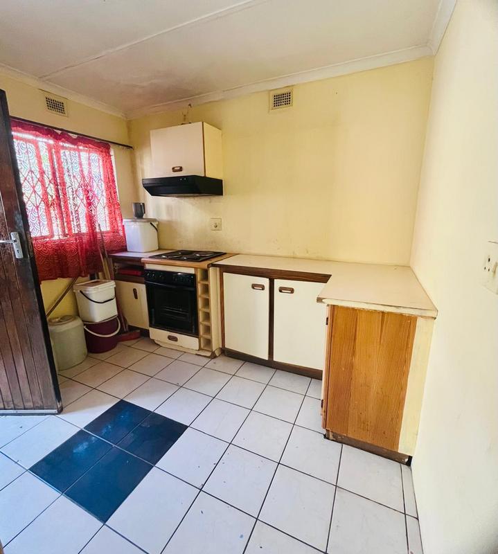 5 Bedroom Property for Sale in Umlazi KwaZulu-Natal