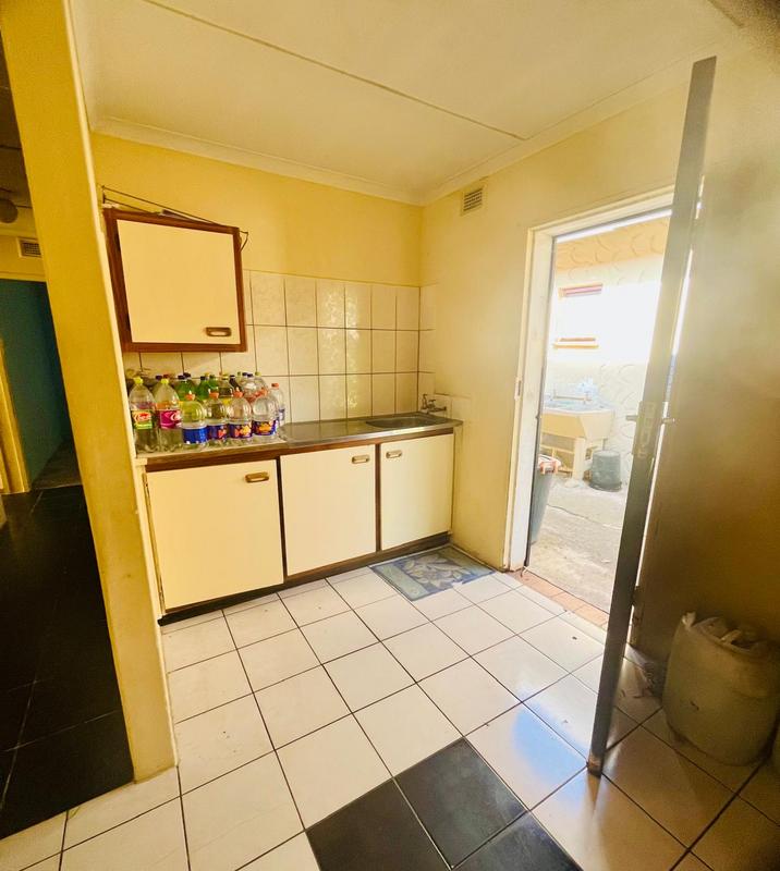 5 Bedroom Property for Sale in Umlazi KwaZulu-Natal