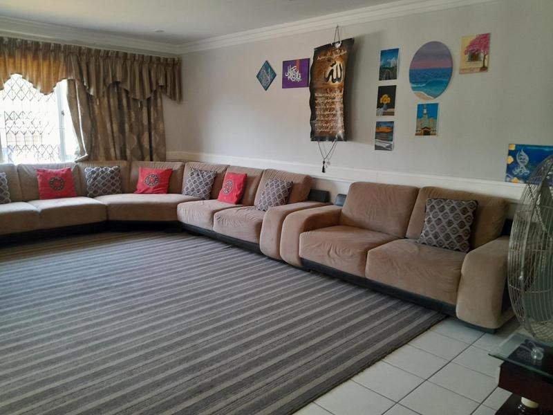To Let 4 Bedroom Property for Rent in Sherwood KwaZulu-Natal