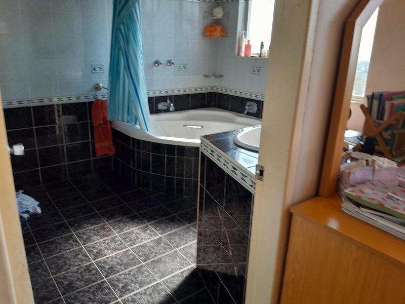To Let 4 Bedroom Property for Rent in Sherwood KwaZulu-Natal