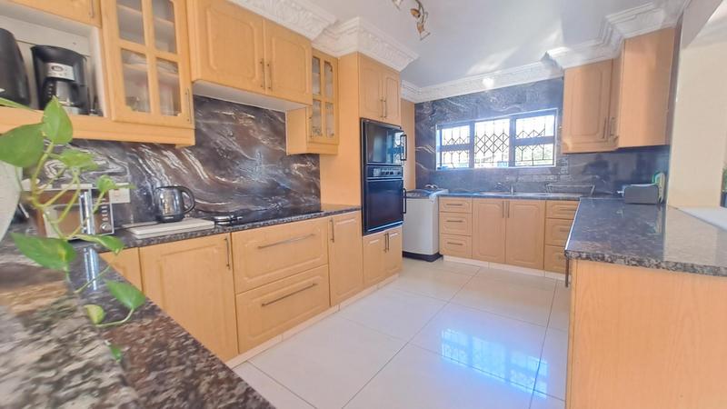 To Let 5 Bedroom Property for Rent in Doonside KwaZulu-Natal