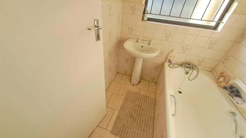 To Let 5 Bedroom Property for Rent in Doonside KwaZulu-Natal