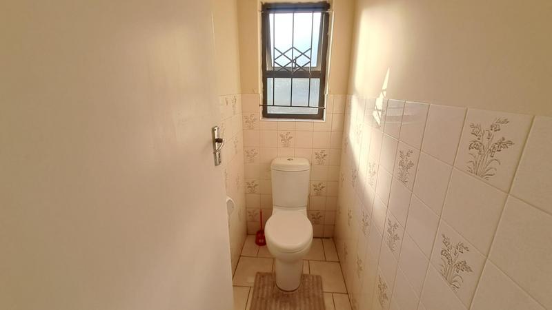 To Let 5 Bedroom Property for Rent in Doonside KwaZulu-Natal