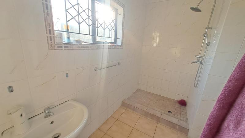 To Let 5 Bedroom Property for Rent in Doonside KwaZulu-Natal