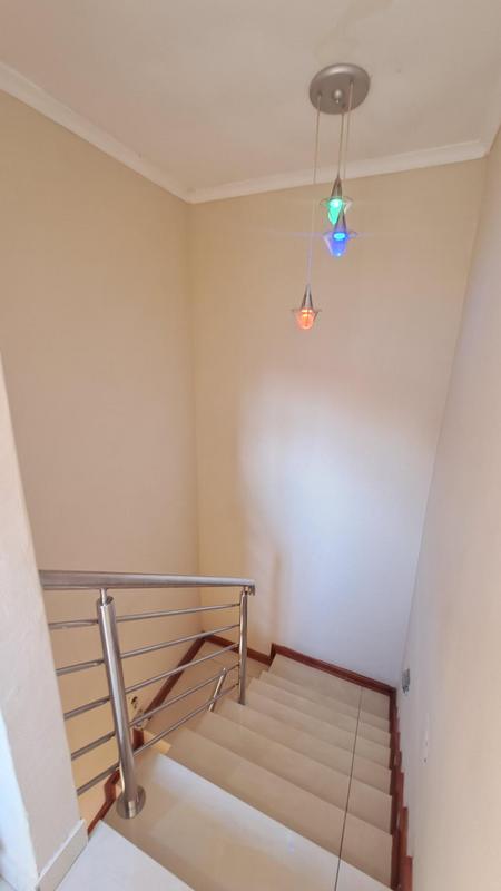 To Let 5 Bedroom Property for Rent in Doonside KwaZulu-Natal