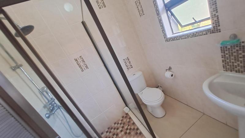 To Let 5 Bedroom Property for Rent in Doonside KwaZulu-Natal
