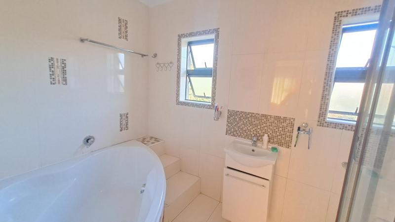 To Let 5 Bedroom Property for Rent in Doonside KwaZulu-Natal