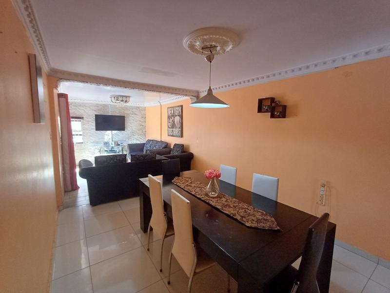 3 Bedroom Property for Sale in Stonebridge KwaZulu-Natal