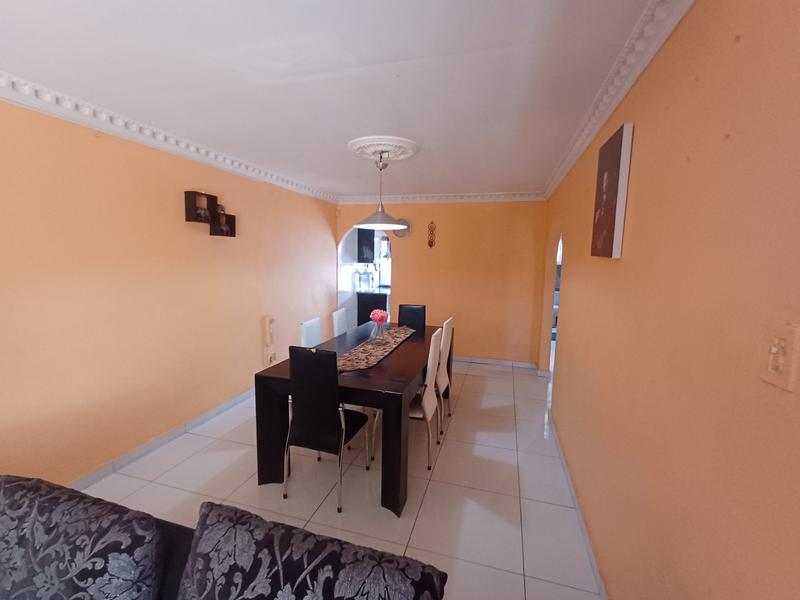 3 Bedroom Property for Sale in Stonebridge KwaZulu-Natal