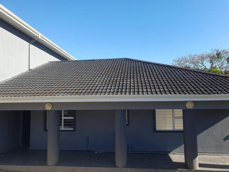 6 Bedroom Property for Sale in Umtentweni KwaZulu-Natal