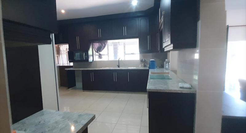 6 Bedroom Property for Sale in Umtentweni KwaZulu-Natal